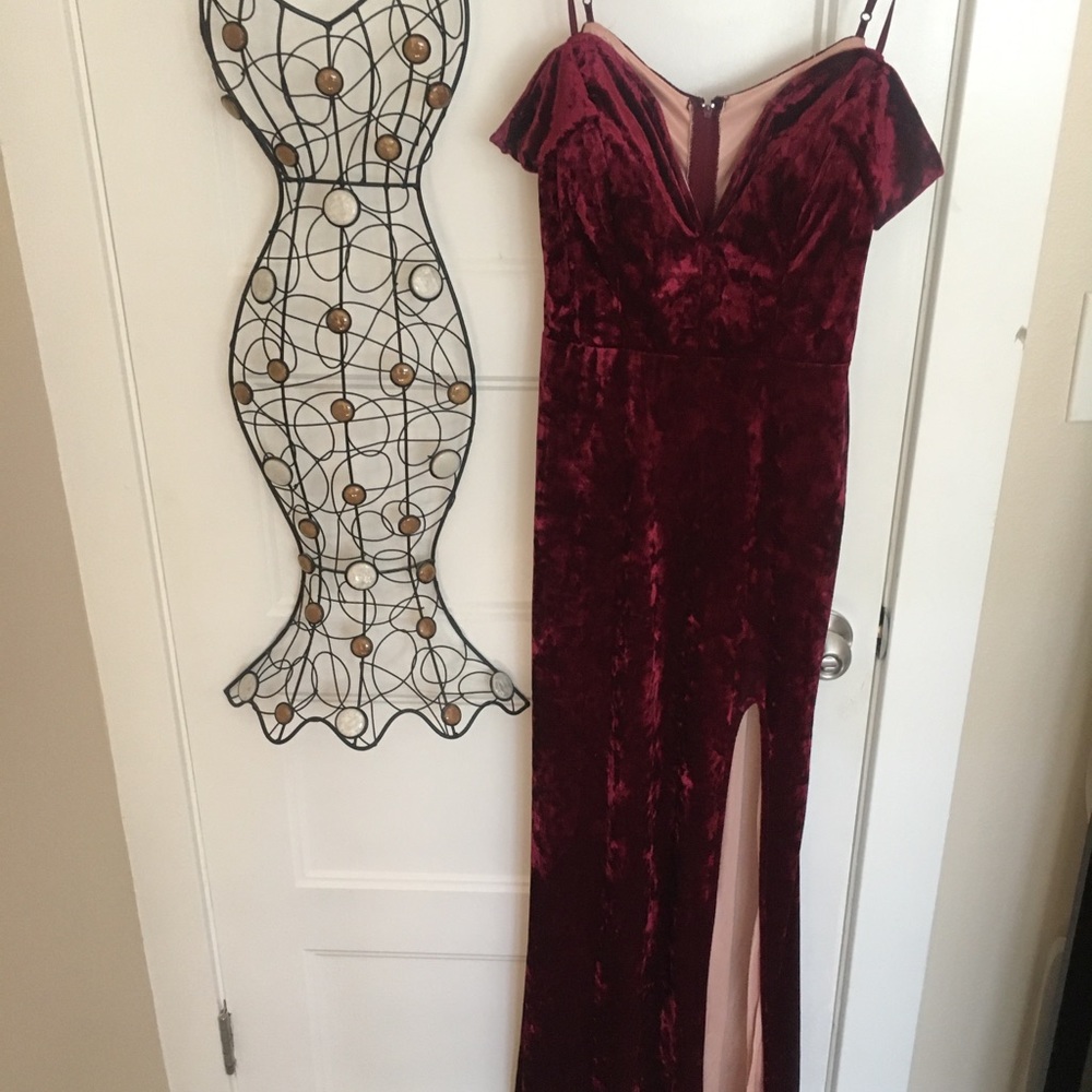 Windsor Sultry Gown. (wedding/ winter formal)